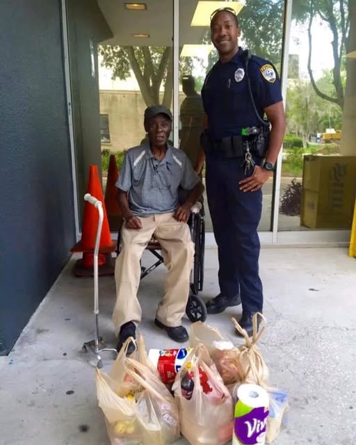 “She Took Everything—But He Gave It Back”: A Kind Officer’s Act of Compassion for a 74-Year-Old Man.